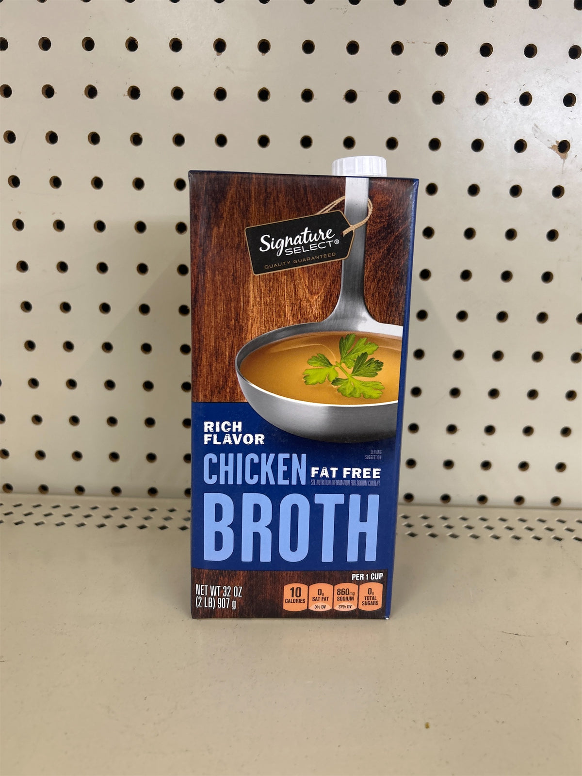 Signature Select Chicken Fat Free Broth, 32 oz. EXP: 7/2026