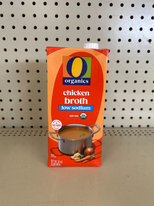 Organic chicken broth low sodium 32oz . EXP: 7/2026